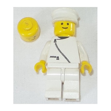 LEGO zip028 Ambulance Driver, White Cap, White Jacket with Zipper, White Legs (with 3626ap01)