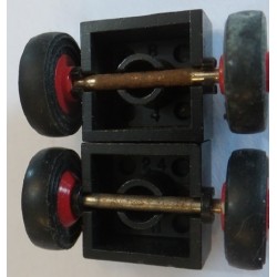 LEGO 3137c01 Brick 2 x 2 with Wheels and 3139 Tyre 14 x 10 Single Smooth (3137c01assy1)