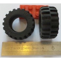 LEGO 92402 Tyre 30.4 x 14 Offset Tread [Centre Band]
